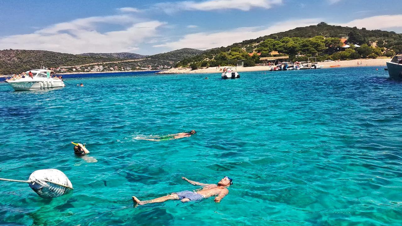 Bild der Insel Budikovac mit der berühmten Blauen Lagune